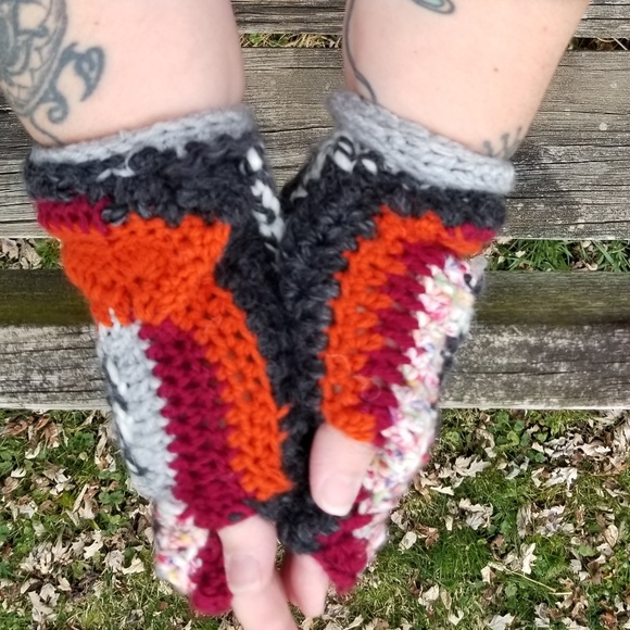 Fingerless Gloves Crochet Handmade - Picture 5 of 6